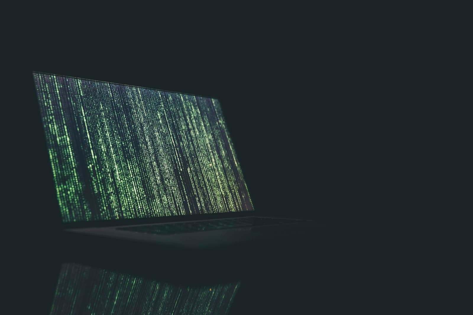 Seguridad para nómadas digitales: cómo proteger tu portátil tras un ataque real